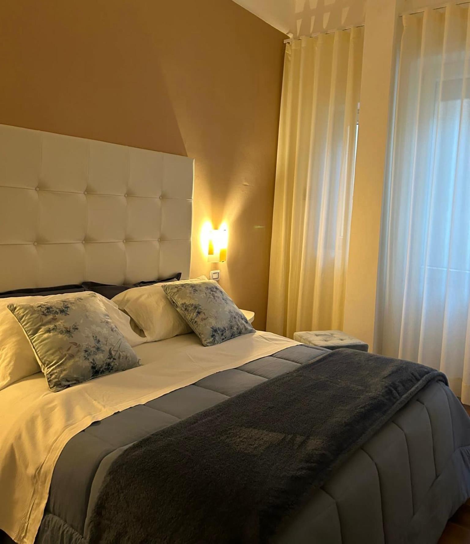 Tiziana'S House Bed and Breakfast Salerno Exteriör bild